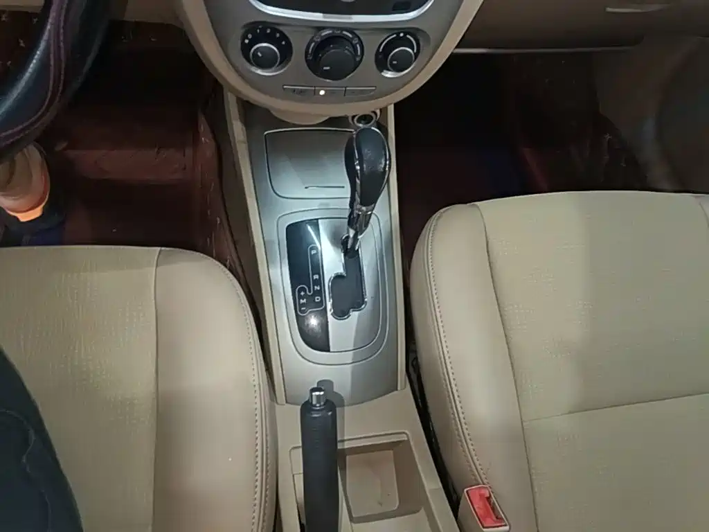 Buick Excelle 2015 — фото 14
