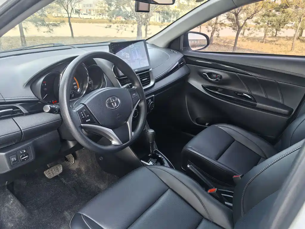 Toyota Yaris L 2022 — фото 4