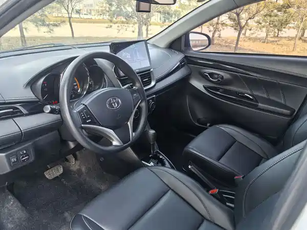 Toyota Yaris L 2021