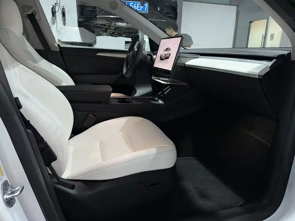 Tesla Model Y 2023 — фото 15