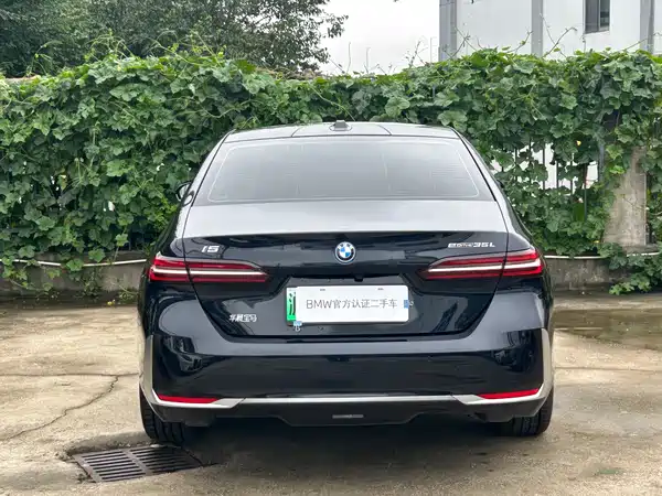 BMW i5 2025