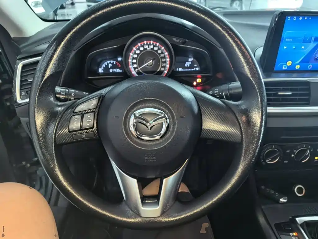 Mazda 3 Axela 2016 — фото 11
