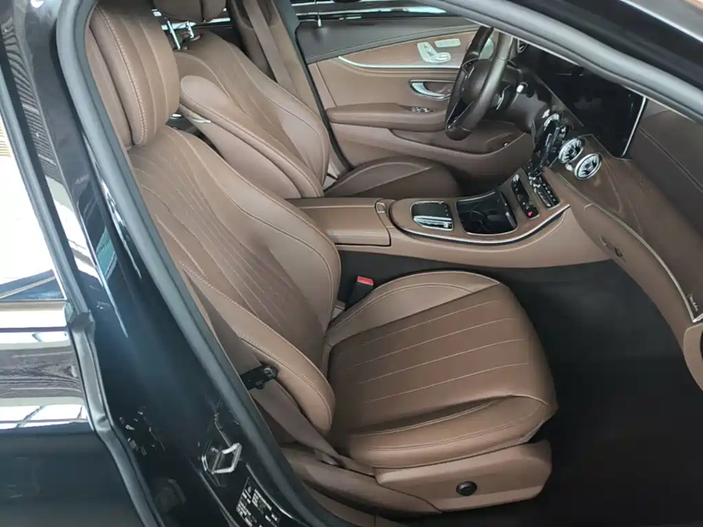 Mercedes-Benz E-Class 2023 — фото 25