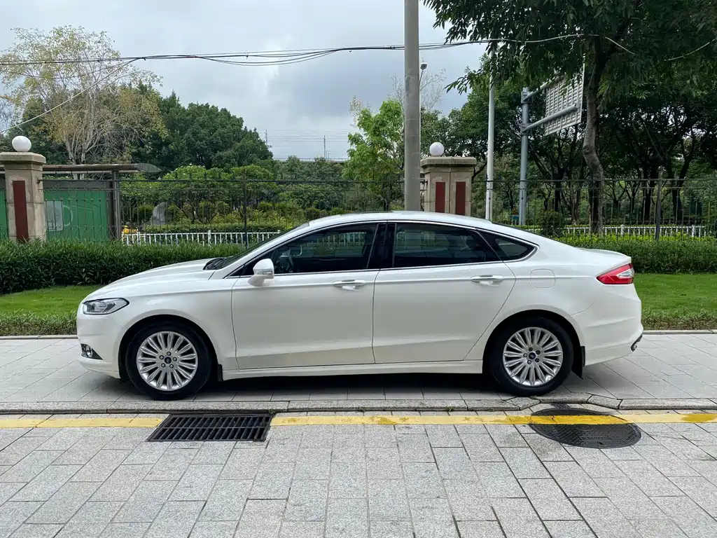 Ford Mondeo 2015 — фото 7