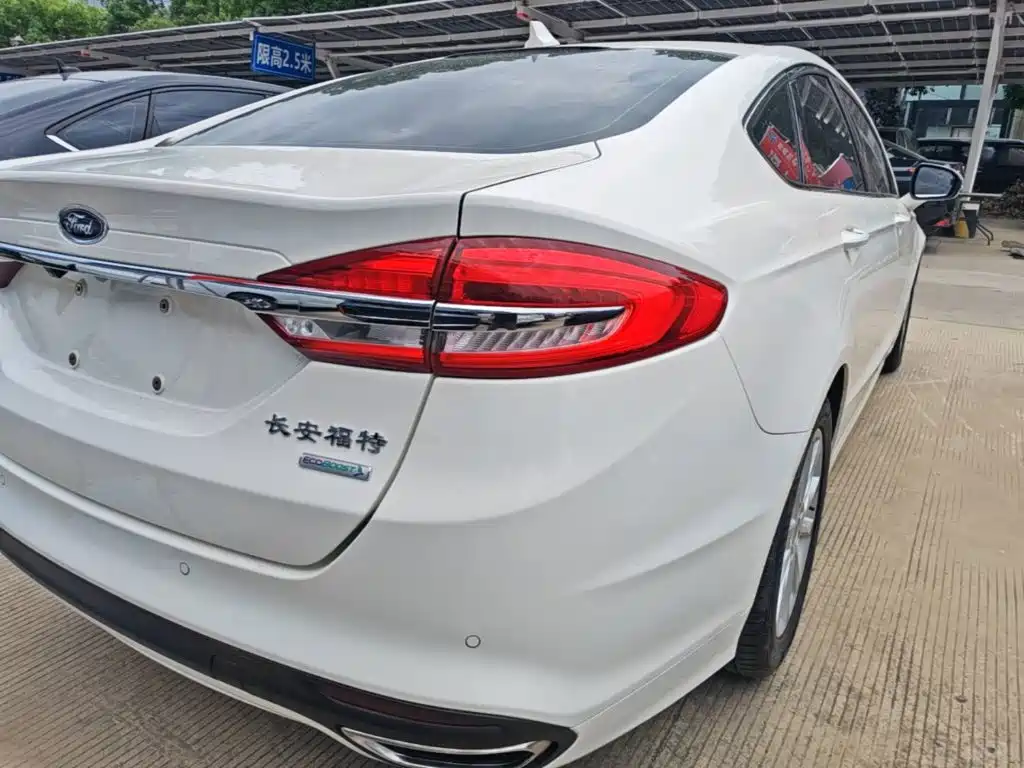 Ford Mondeo 2018 — фото 8