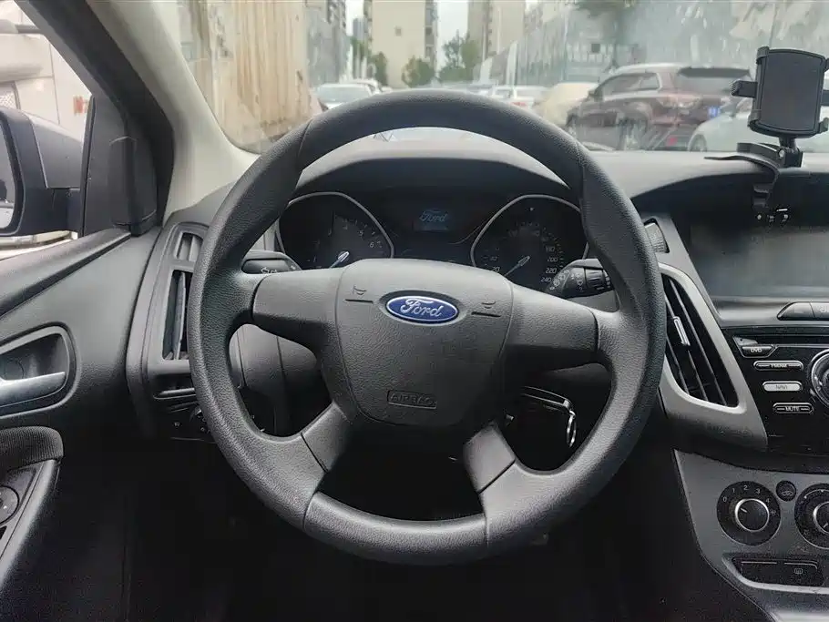 Ford Focus 2013 — фото 15