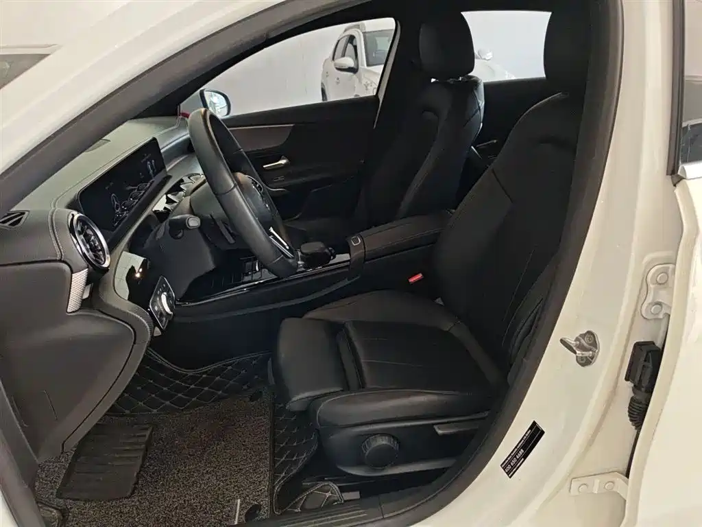 Mercedes-Benz A-Class 2021 — фото 11