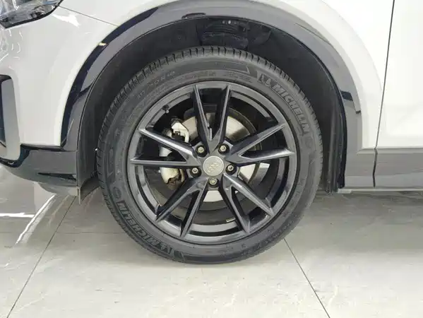 Audi Q2L 2021
