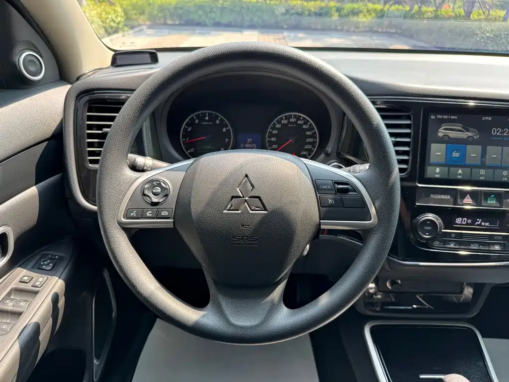 Mitsubishi Outlander 2022 — фото 17