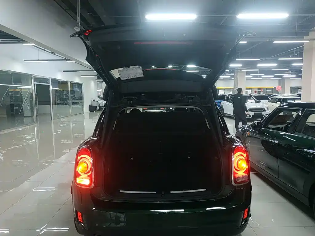 MINI Countryman 2018 — фото 15