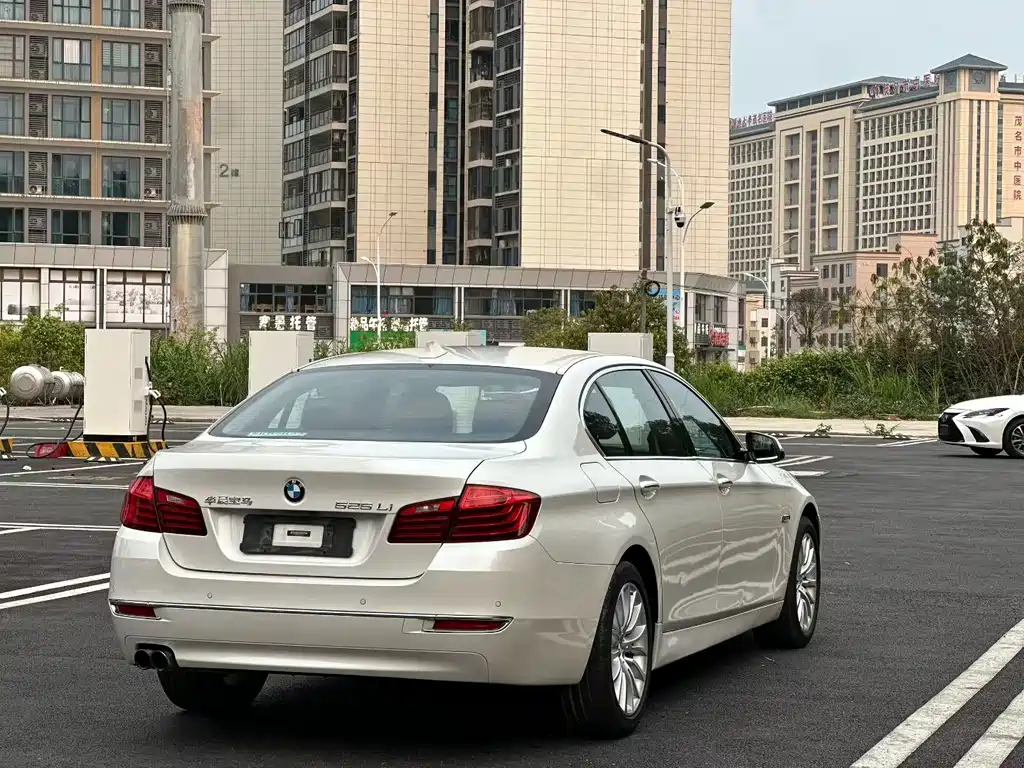 BMW 5 Series 2013 — фото 8