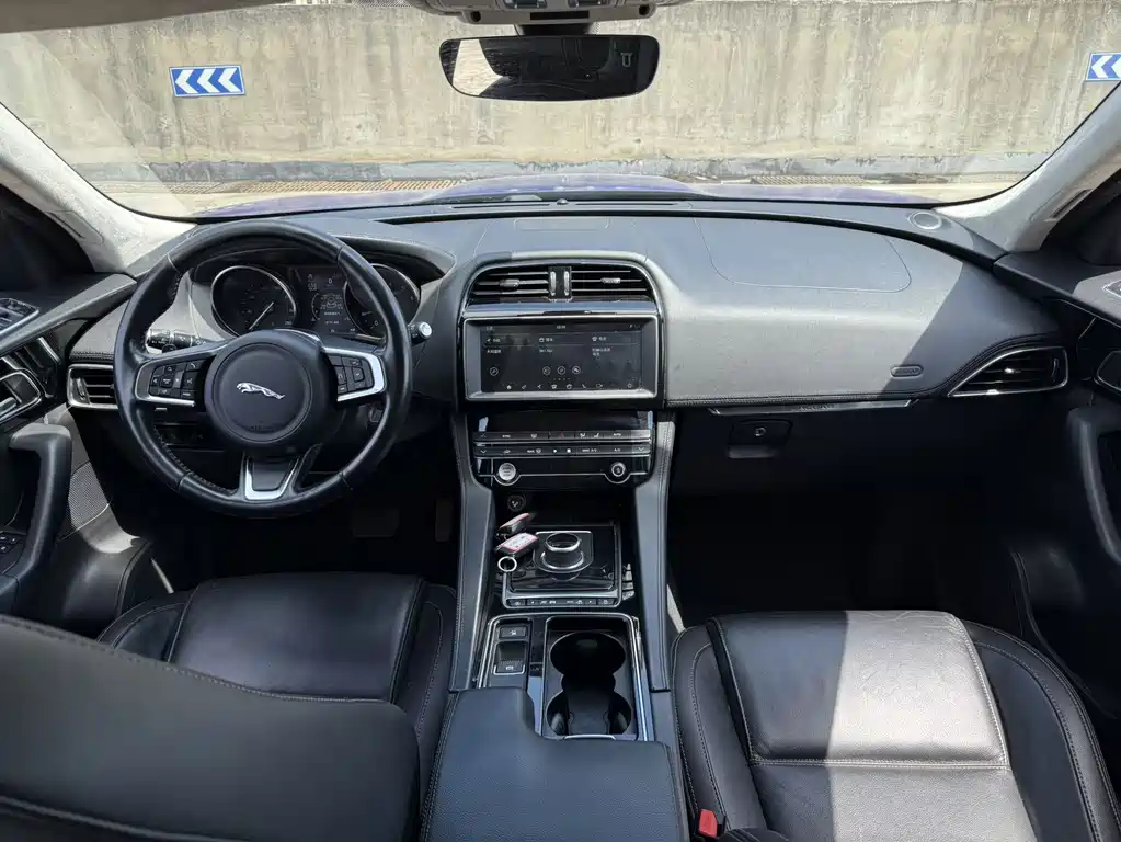 Jaguar F-PACE 2019