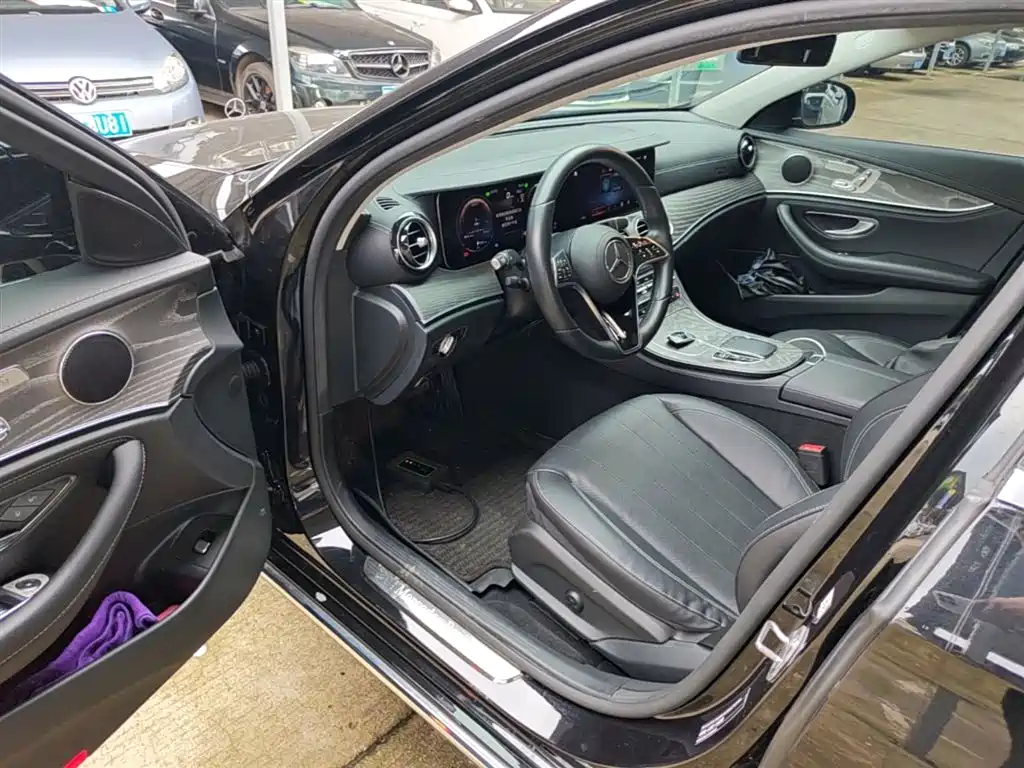 Mercedes-Benz E-Class 2022 — фото 16