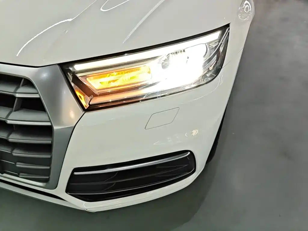 Audi Q5L 2020 — фото 24