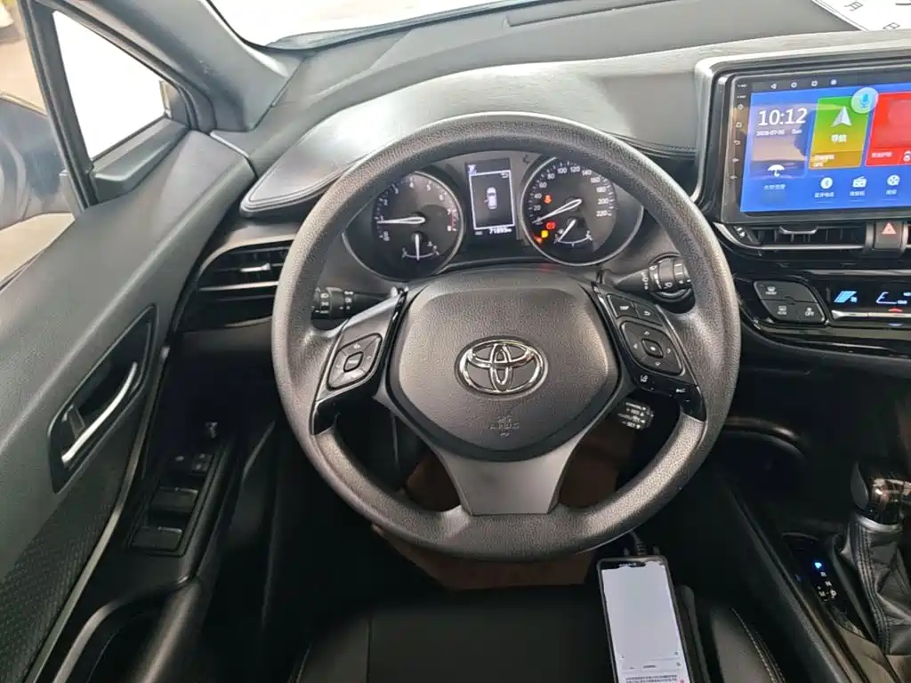 Toyota C-HR 2020 — фото 11