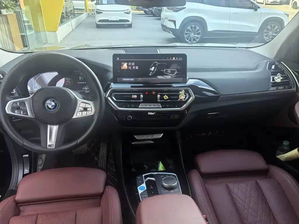 BMW iX3 2024 — фото 10