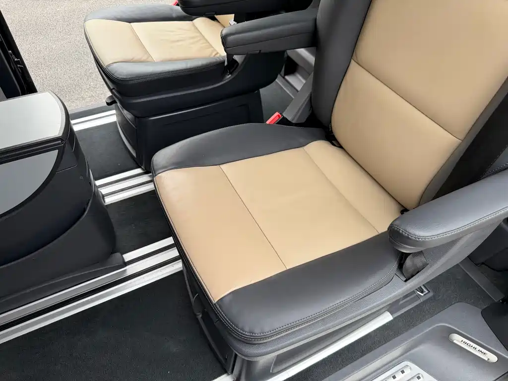 Volkswagen Multivan 2016 — фото 14