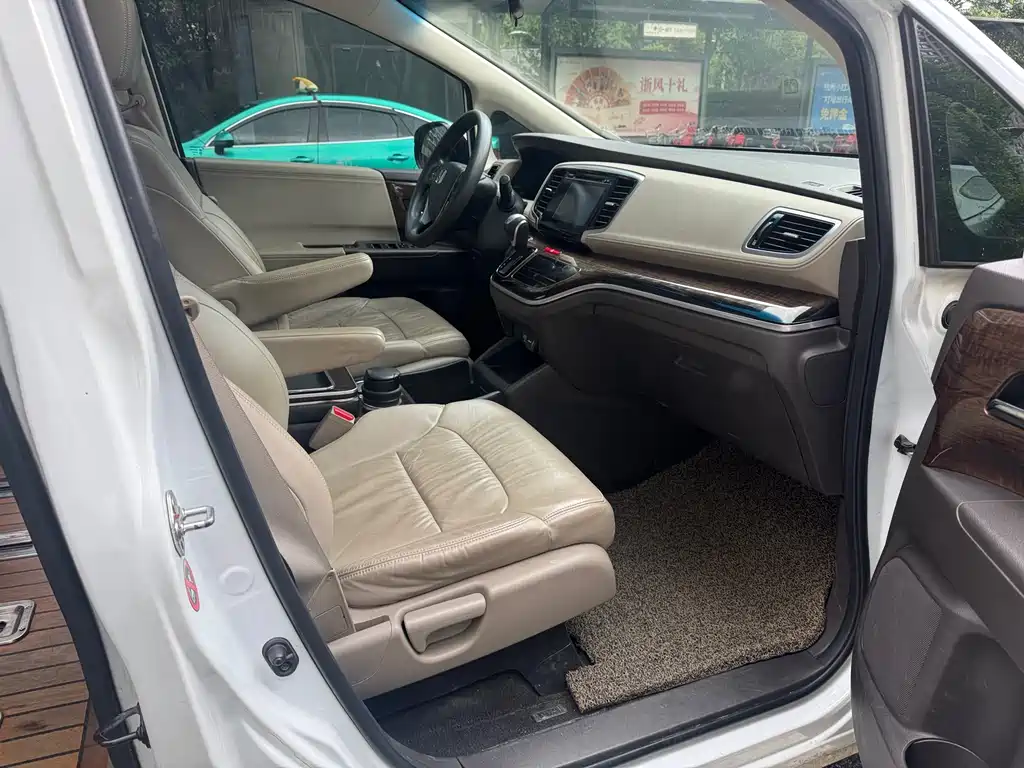 Honda Odyssey 2018 — фото 12