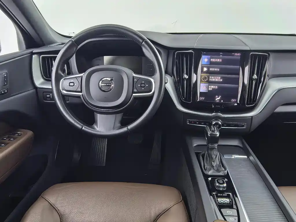 Volvo XC60 2021 — фото 10