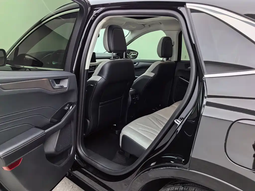 Ford Escape 2020 — фото 16