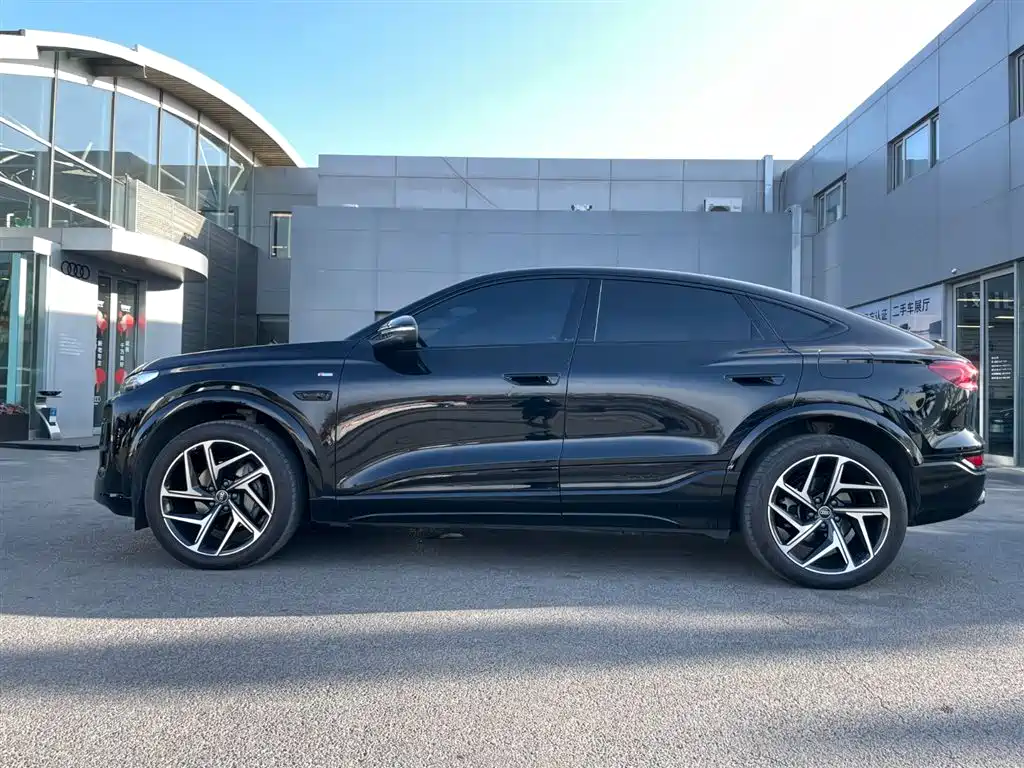 Audi Q6L Sportback e-tron 2025 — фото 3