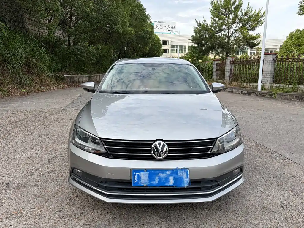 Volkswagen Sagitar 2015