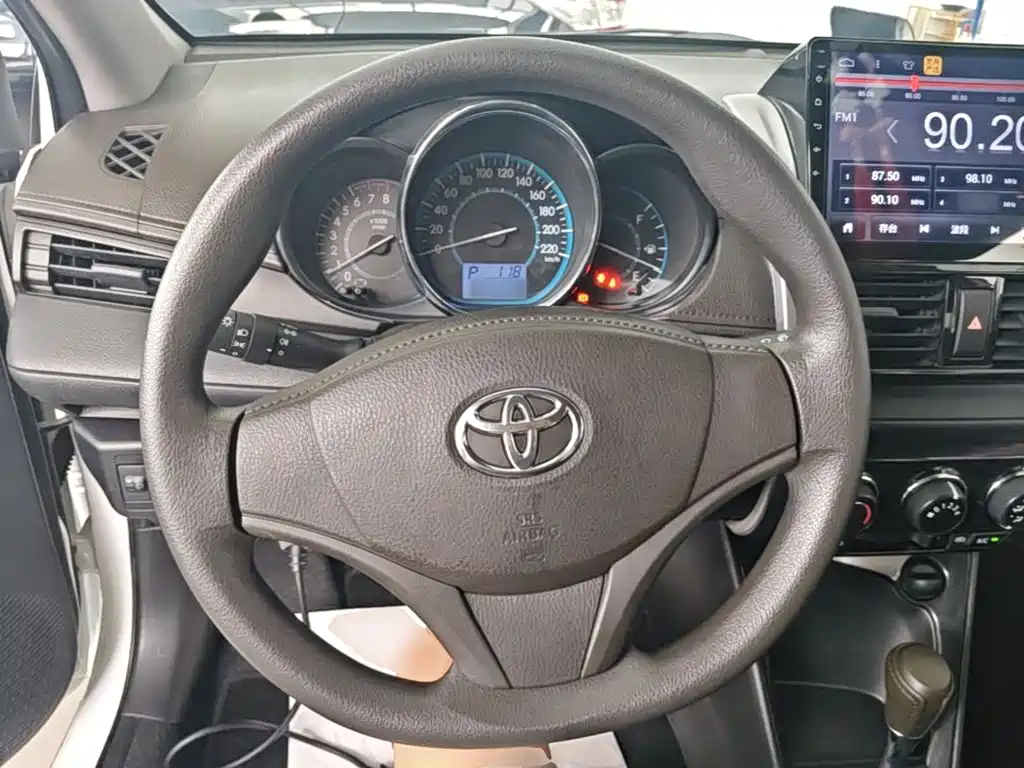 Toyota Vios 2015 — фото 11