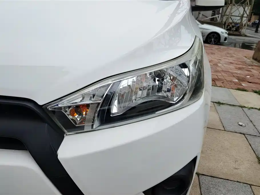 Toyota Yaris L 2015
