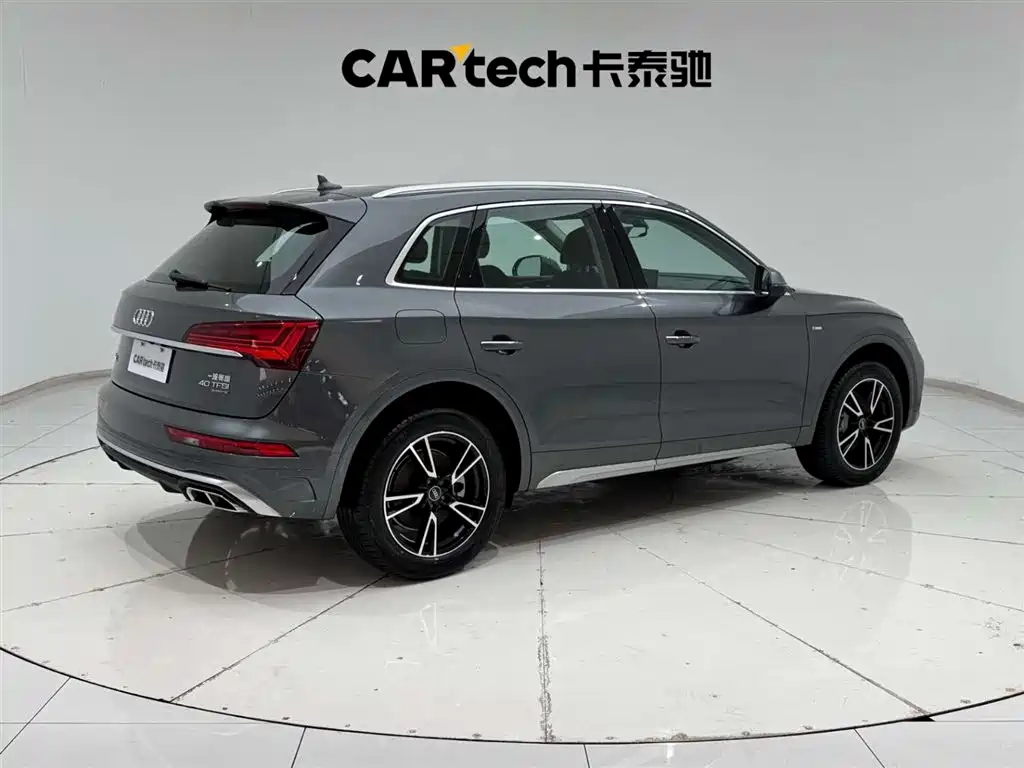 Audi Q5L 2023 — фото 11
