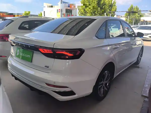 Geely Emgrand 2023