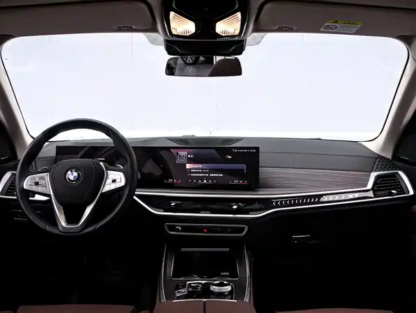 BMW X7 2024