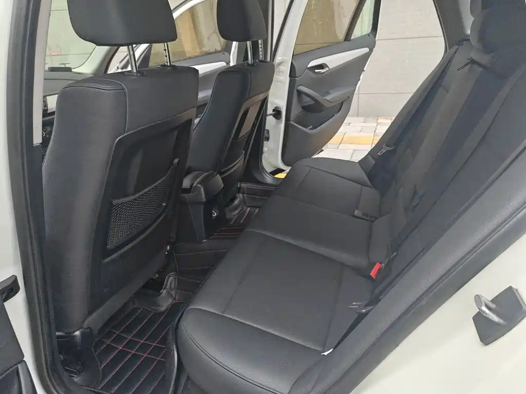 BMW X1 2015 — фото 11