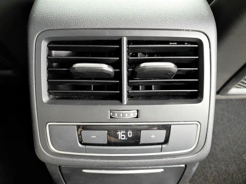 Audi A4L 2023 — фото 15