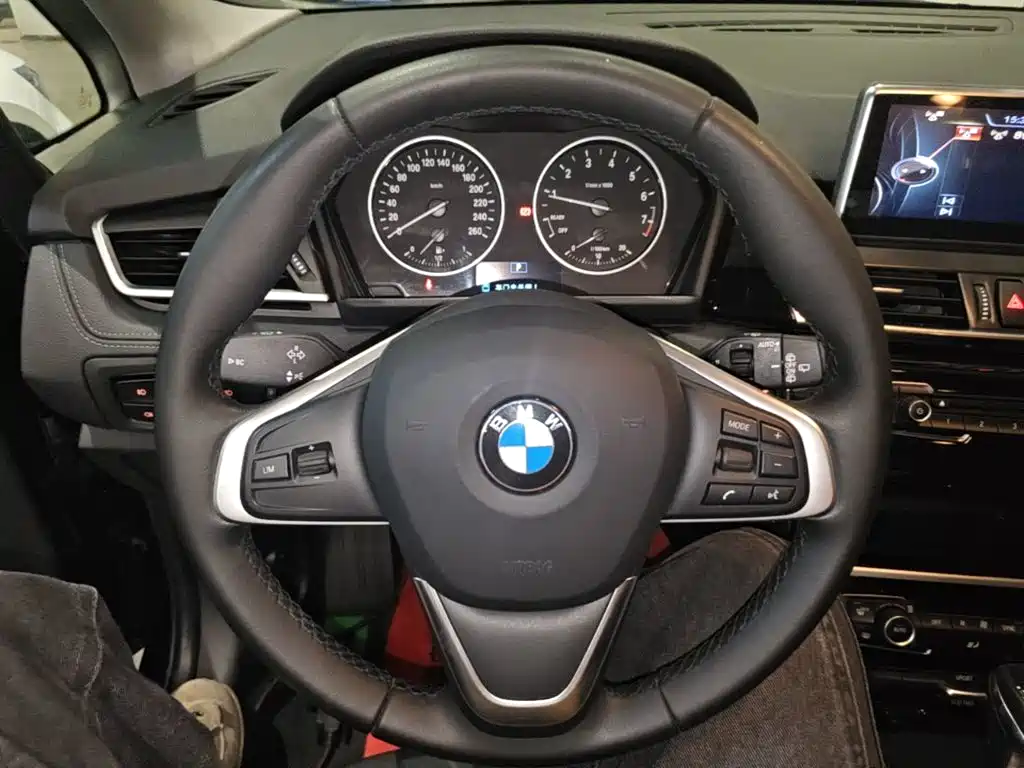 BMW 2 Series Active Tourer 2017 — фото 11