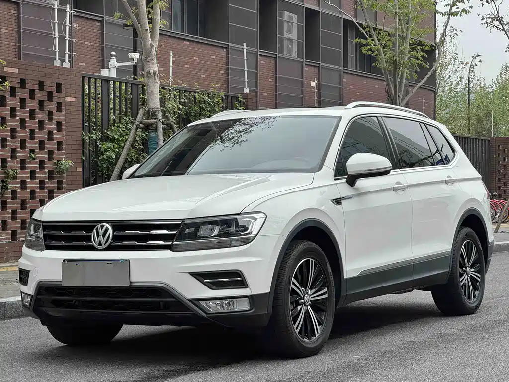 Volkswagen Tiguan L 2021 — фото 1