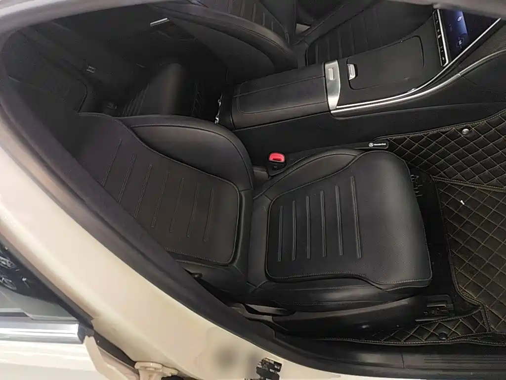 Mercedes-Benz C-Class 2023 — фото 25