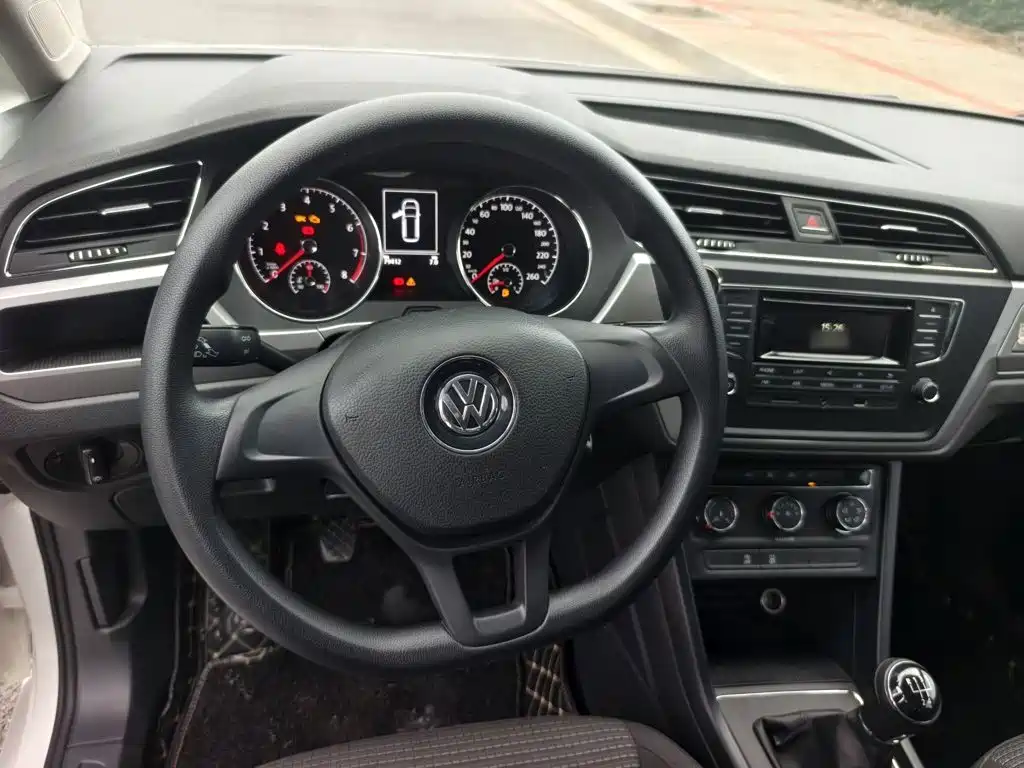 Volkswagen Touran 2016 — фото 14