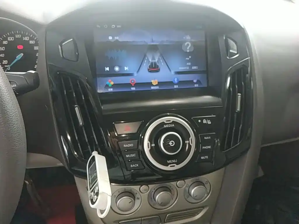 Ford Focus 2015 — фото 13
