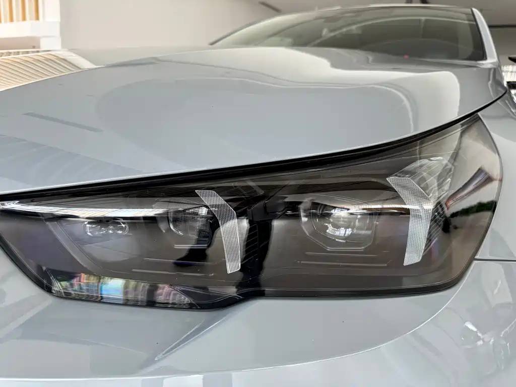 BMW M5 New Energy — фото 15
