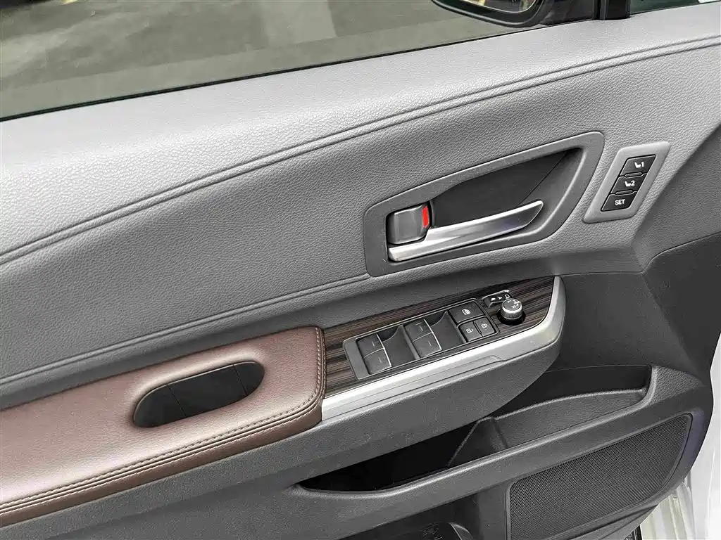 Toyota Sienna 2023 — фото 16