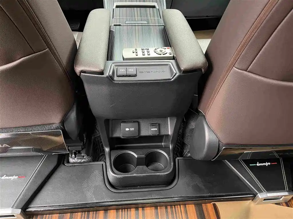 Toyota Sienna 2023 — фото 20