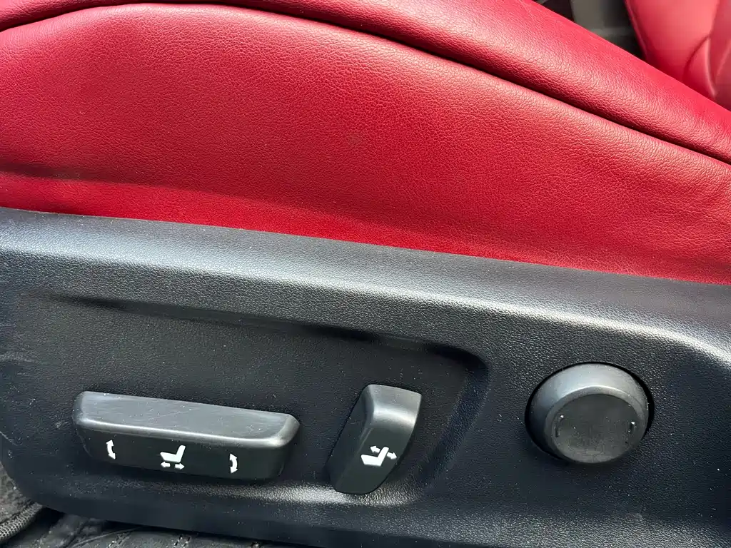 Lexus IS 2018 — фото 15