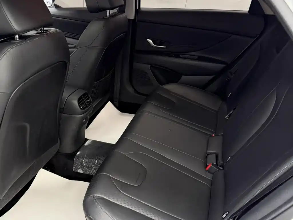 Hyundai Elantra 2023 — фото 14