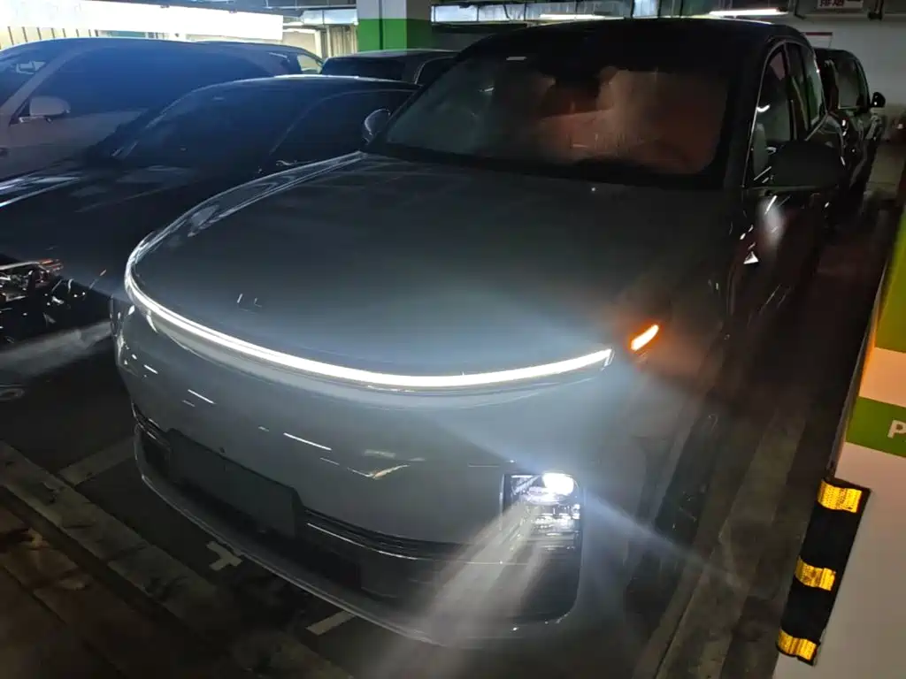 Li Auto Li L8 2025