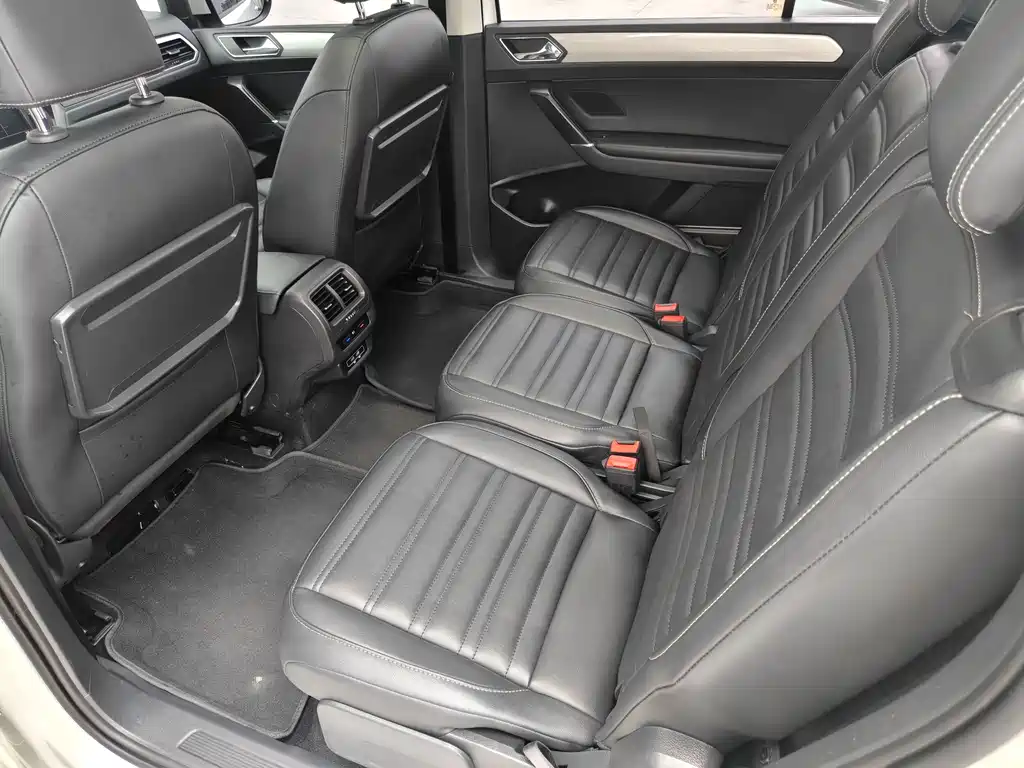 Volkswagen Touran 2018 — фото 24