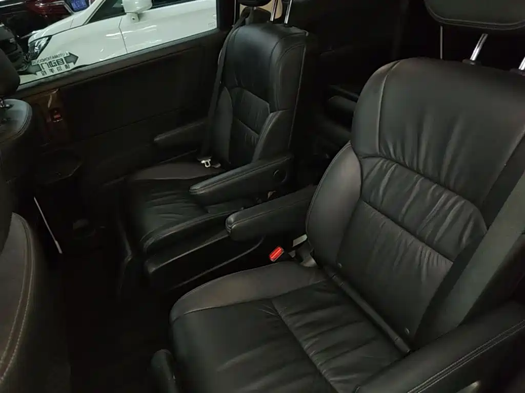 Honda Odyssey 2018 — фото 17