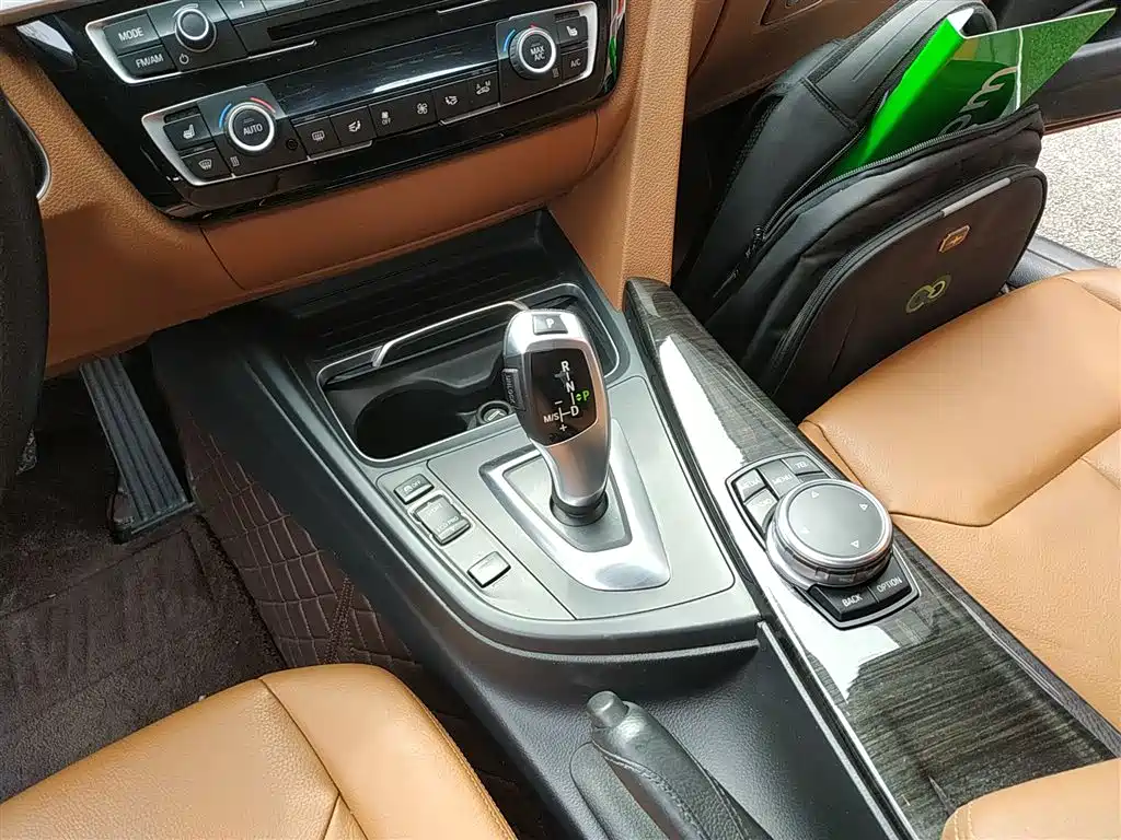 BMW 3 Series 2016 — фото 14