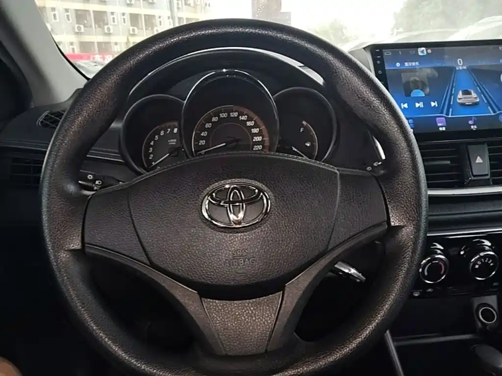 Toyota Yaris L 2021 — фото 11