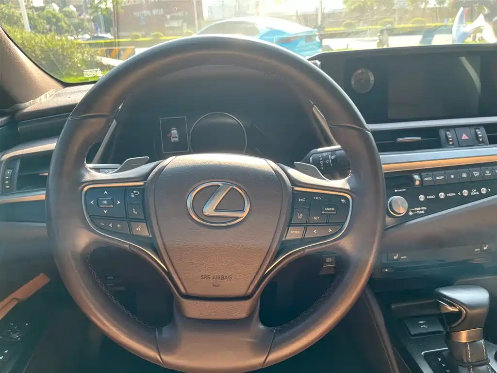 Lexus ES 2021 — фото 15