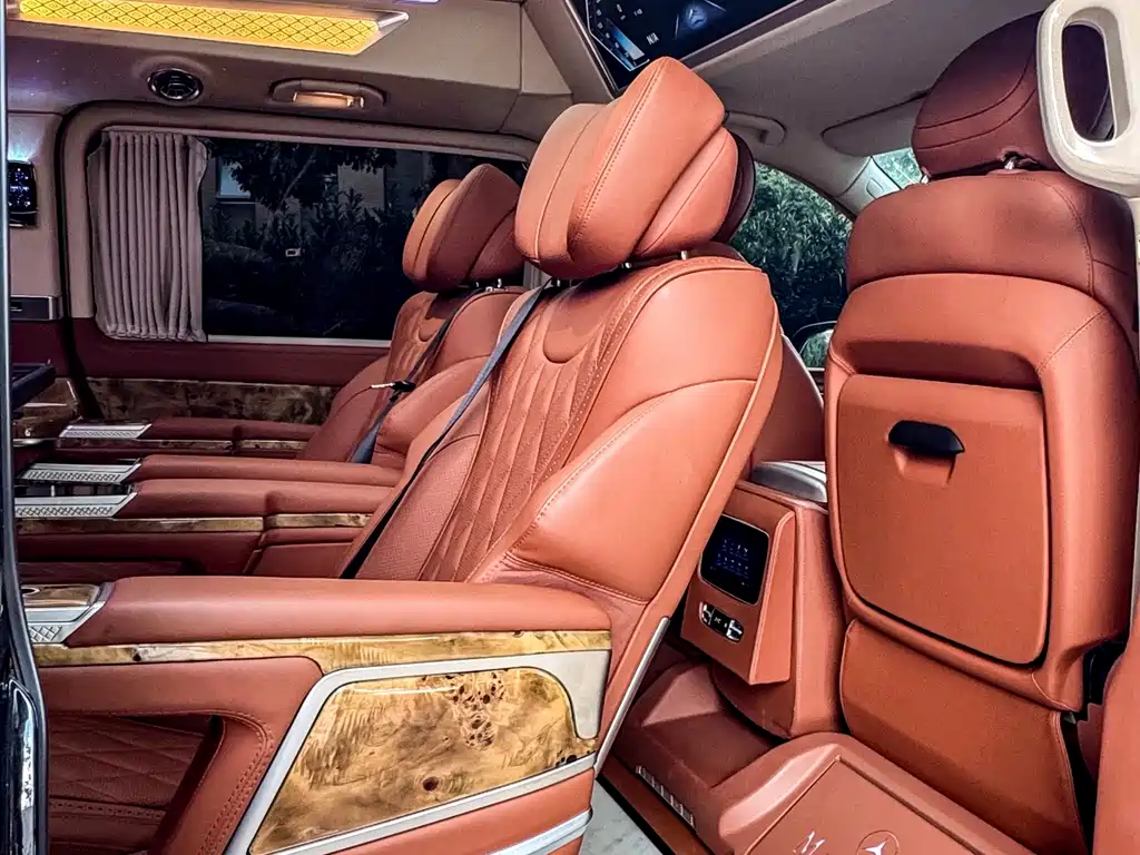 Mercedes-Benz V-Class 2023 — фото 23